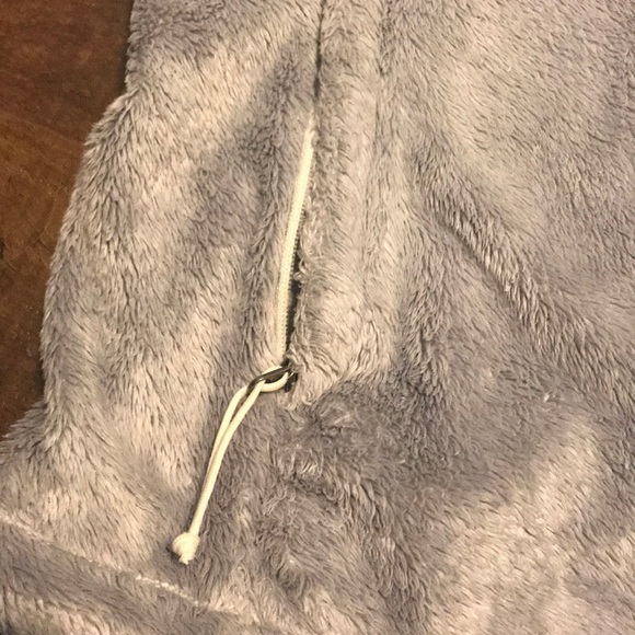Grey fuzzy NorthFace Jacket - Picture 4 of 5